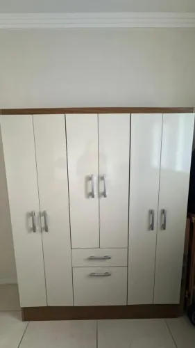 VENDE-SE ARMÁRIO POR R$ 350,00