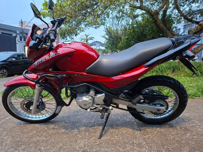 Moto falcon 2013 ,injetada ,Moto super nova , moto co migo a 9 anos ,nova ,nova ,nova !!