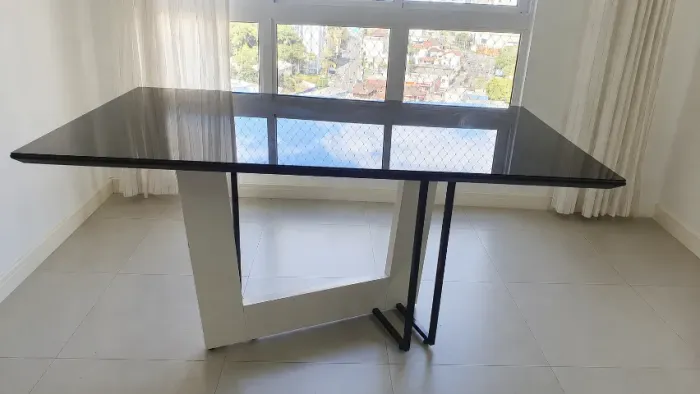 Mesa de Jantar 6 Lugares com Tampo de Vidro