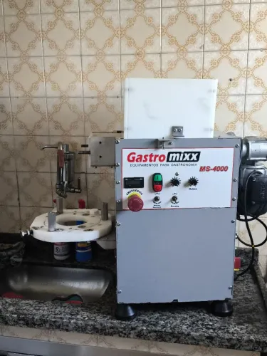 Máquina de fazer salgados