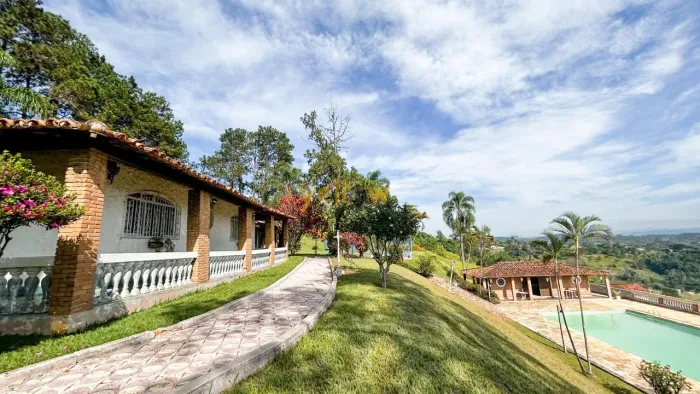 Chácara à Venda em Guararema: 17.378m² com 3 Suítes
