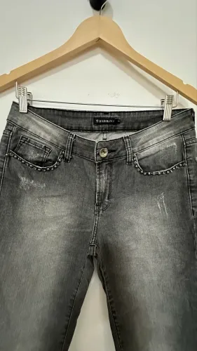Calça jeans lelis blanc preta tamanho 40 trabalhada com strass 