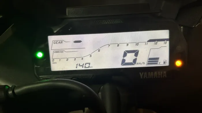 Vendo r15 zero com apenas 140 km sem detalhes zero zer