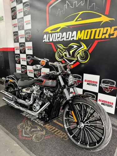 Harley breakout fxbr 2024 1.200km apenas. Emplacada e á pronta entrega