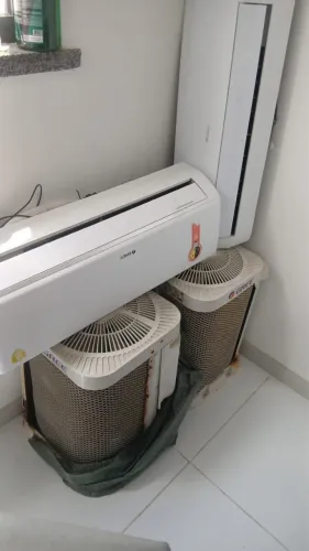 2 AR CONDICIONADO SPLIT GREE - PERFEITO FUNCIONAMENTO