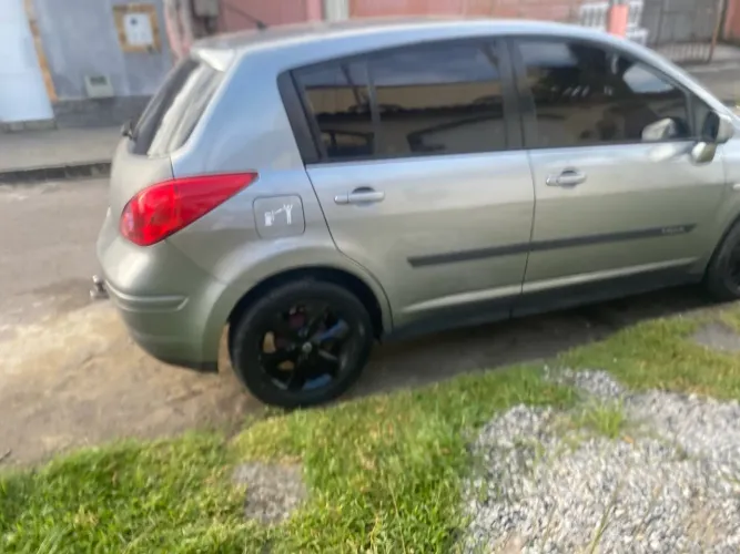 Nissan Tiida SL 1.8/1.8 Flex 16V Aut. 2011