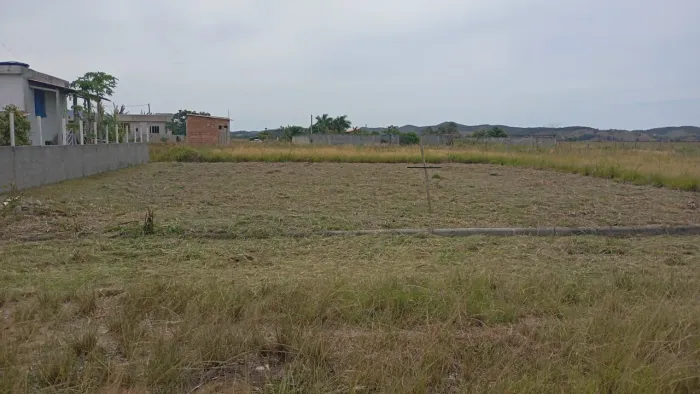 TERRENO DE CINEMA EM SAQUAREMA: 21m DE FRENTE! PLANO E PRONTO PARA CONSTRUIR