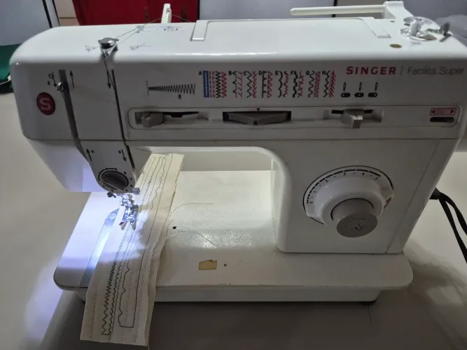 Máquina de Custura Singer Facilita Super 