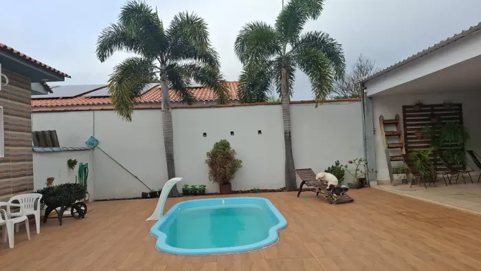 Casa com Piscina e Àrea Gourmet na região central da cidade (Castelandia)