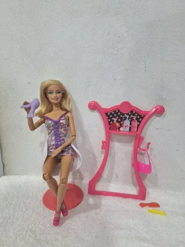 Combo Barbie anos 2000 salão de beleza e boneca articulada
