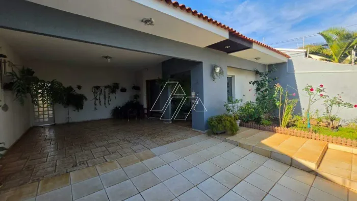 Casa para aluguel, 3 quartos, 1 suíte, Fragata - Marília/SP