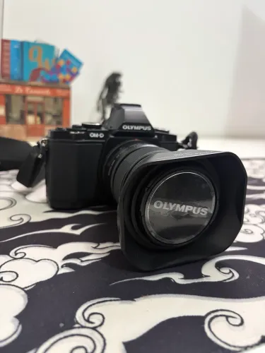 Olympus OM-D E-M5 + lente + case 