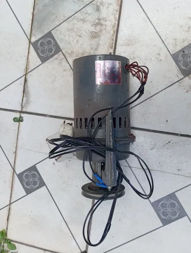 Vendo motor para máquina de costura overclock e reta 