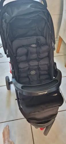 Carrinho de bebê voyage