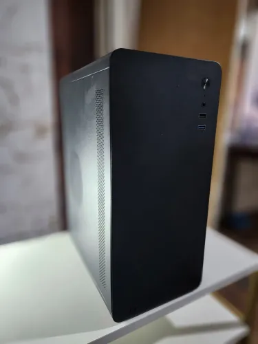 PC com processador I5 3470, 8 GB RAM, 256 SSD.