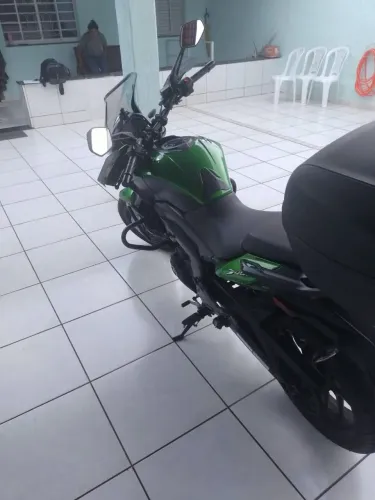 Bajaj 2023 verde