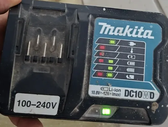 Carregador de Bateria 12v cxt Bivolt Dc10wd Makita