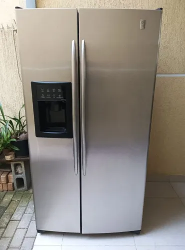 Pra retirar hoje 1.500 reais Refrigerador GE Say Bay Say excelente 