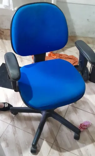 Cadeira giratória com braços (pra vender rapido)