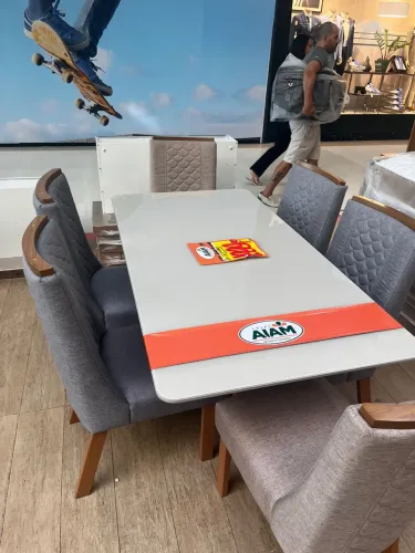 Vendo mesa 6 cadeiras na caixa