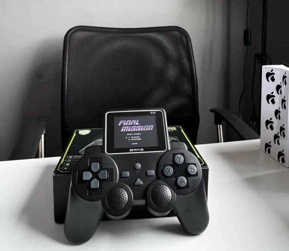 VIDEOGAME PORTÁTIL RETRÔ - DIVERSÃO NA PALMA DA MÃO!