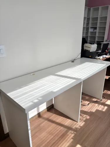 Mesa para escritório Escrivaninha com espaço para 2 pessoas trabalharem