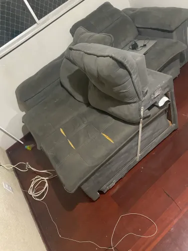 VENDE-SE SOFÁ RETRÁTIL 3 LUGARES - USADO