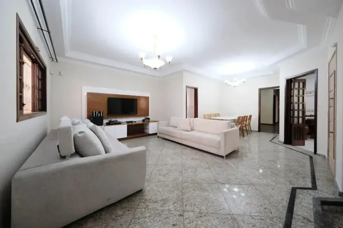 Sobrado para aluguel e venda com 300 metros quadrados com 4 quartos