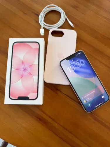 Vendo iPhone 17e 256GB na cor Rosa, impecável - Garantia Apple até 12/03/2027