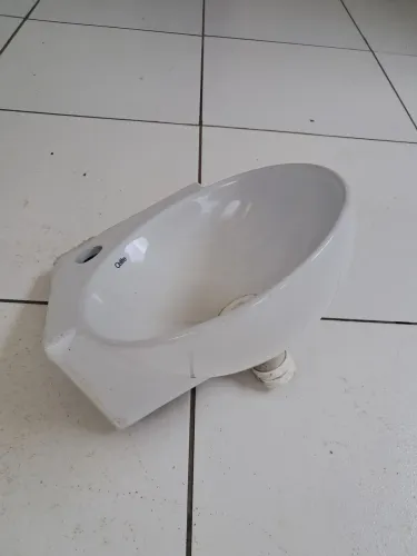 Lavatório de canto Celite 