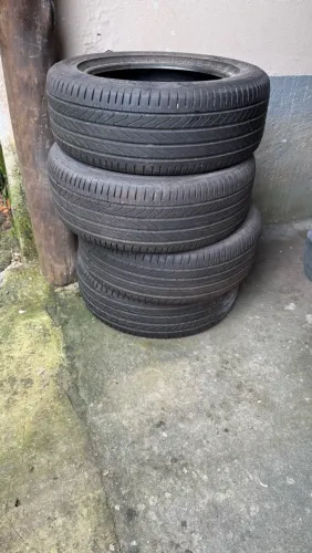 4 Pneus Continental UltraContact 205/55 R16 - menos de 3000km rodados