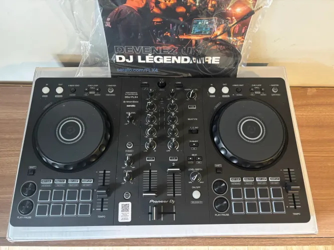 Controladora Pioneer Ddj Flx4 nova na garantia. 