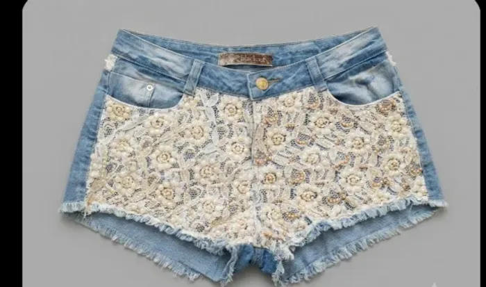 Vende-se short jeans feminina tamanho 42 por $15reais pagamento á vista 
