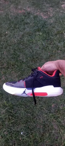 Tenis Nike Jordan Original ideal paraatividade física Vôlei e Basquete feminino, seminovo.