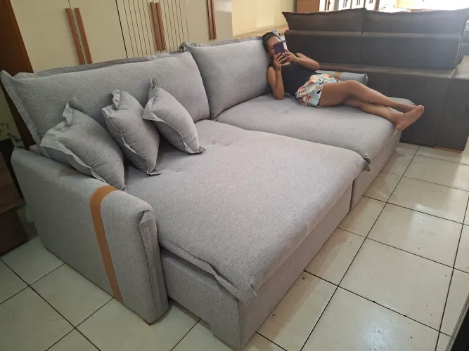 Maravilhoso SOFÁ CAMA Novo De 5.900 a vista por 3.700 tem 2.60 de Largura.