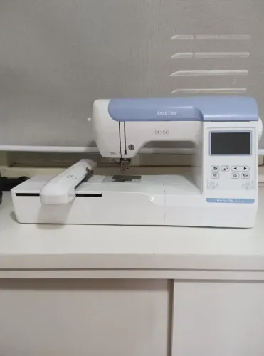 VENDO MÁQUINA DE BORDAR BROTHER INNOVIS BE815L - SEMI NOVA
