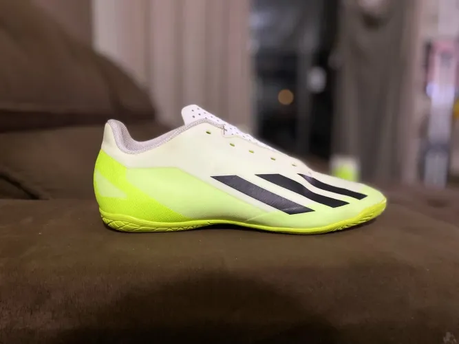 Chuteira de futsal tamanho 38 - Adidas