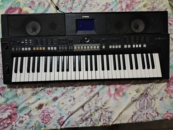 Teclado Yamaha psr S650 - Usado