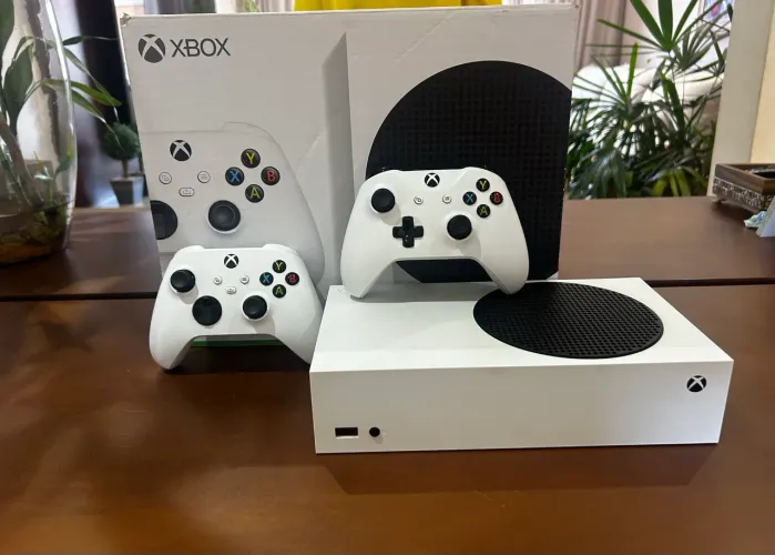 Xbox Series S 512gb - 2 Controles