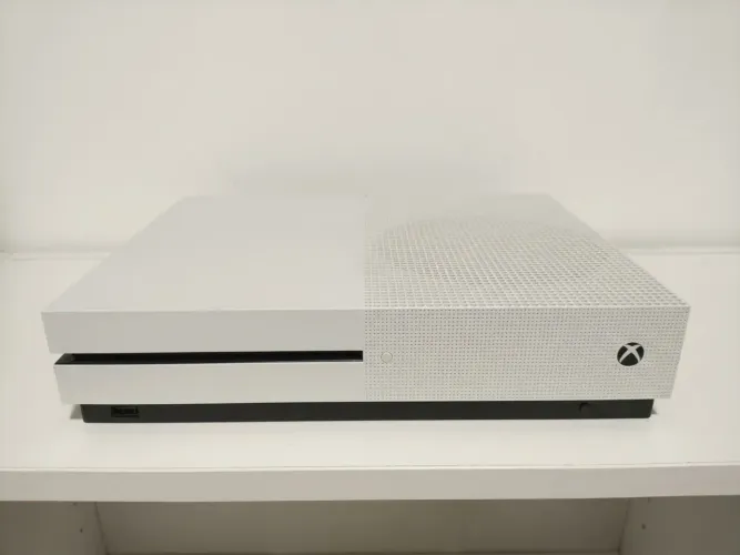 Xbox One S 1TB com defeito + Kinect + cabos