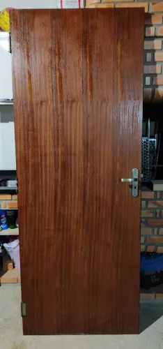 Porta interna 2,10 x 0,80, com caixilho de 14 cm, fechadura e dobradiças 