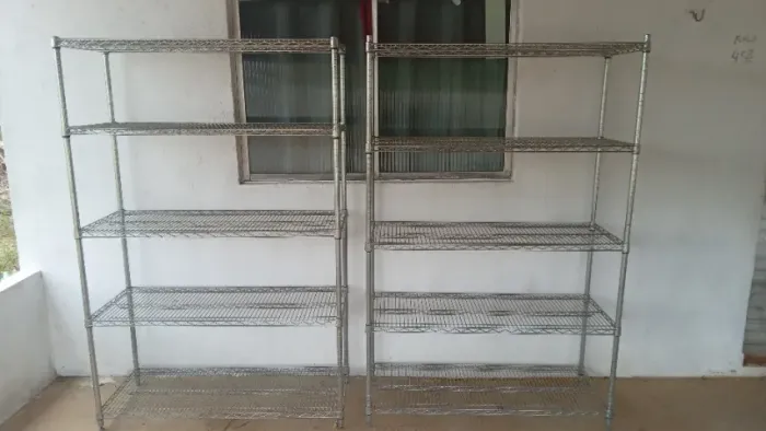 Gôndola  de aço inox e balcão  pra mercadoria