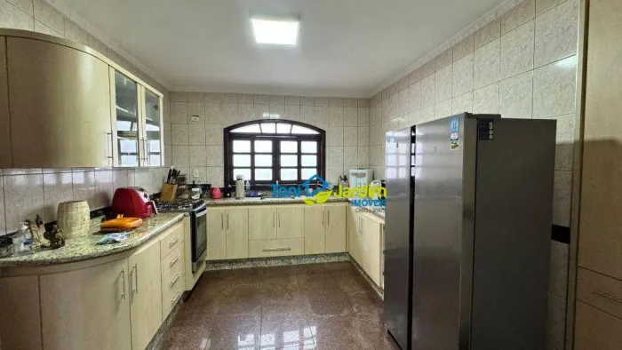 Sobrado com 3 dormitórios para alugar, 242 m² por R$ 3.833,33/mês - Vila Progresso - Santo