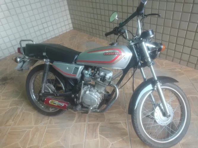Moto Honda em ótimo estado