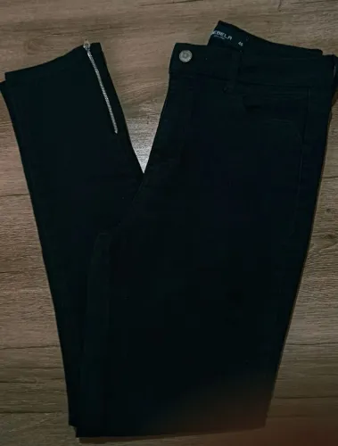 Calça feminina Original Preta conservada N. 40!