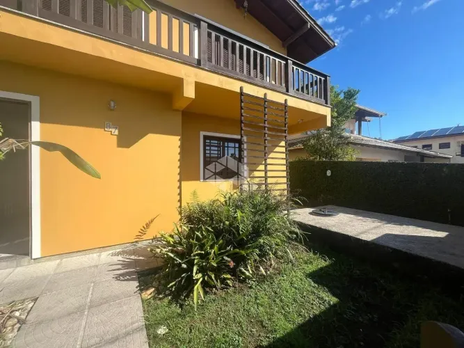 Imóvel para venda possui 270 metros quadrados com 4 quartos em Carianos - Florianópolis -