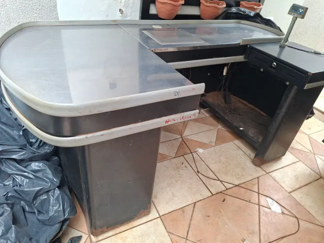 Vendo caixa check-out com balança embutida