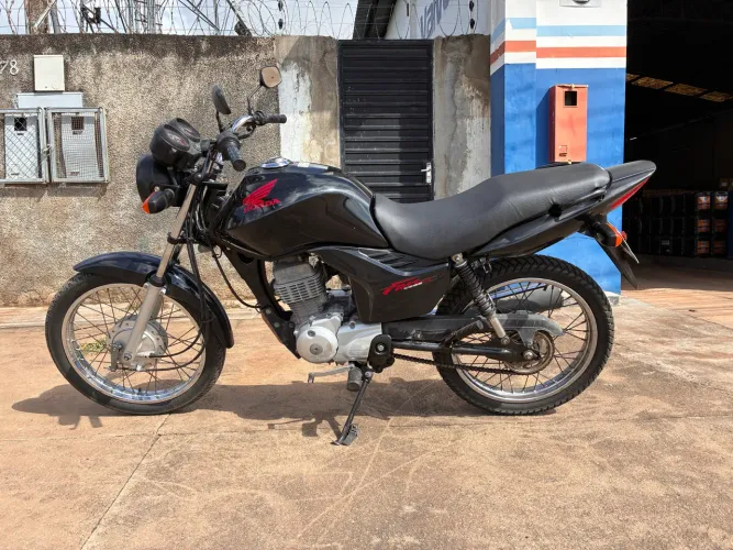 Moto muito nova bem conservada 