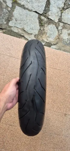 Pneu dianteiro pirelli diablo 2