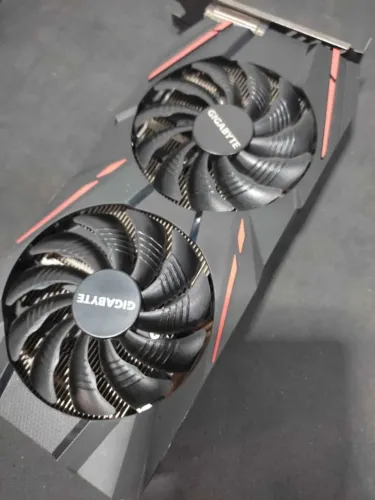 Rx 570 Gigabyte 4gb (aceito propostas/trocas)